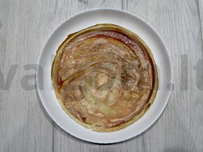 Namų mini-pica su dešra ir kumpiu Žingsnis 1