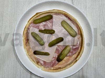 Namų mini-pica su dešra ir kumpiu Žingsnis 5