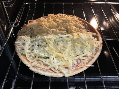 Namų mini-pica su dešra ir kumpiu Žingsnis 6