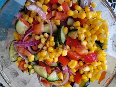 Šviežias salotas su konservuota upėtakiu Žingsnis 4