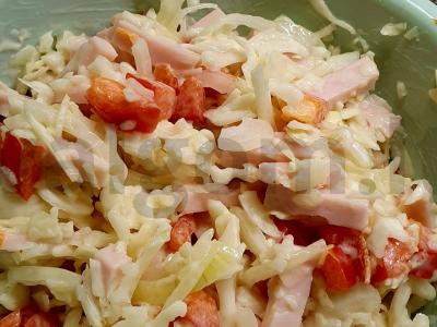 Salotas „Parašiutas“ su dešra ir kopūstais pagrindine nuotrauka