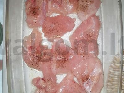 Vištienos krūtinėlė, kepta su žiediniais kopūstais ir žaliaisiais žirneliais Žingsnis 2