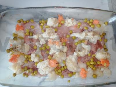 Vištienos krūtinėlė, kepta su žiediniais kopūstais ir žaliaisiais žirneliais Žingsnis 3