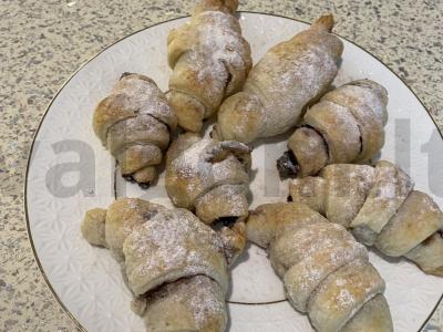 Kruasanas su šokoladiniu kremu pagrindine nuotrauka