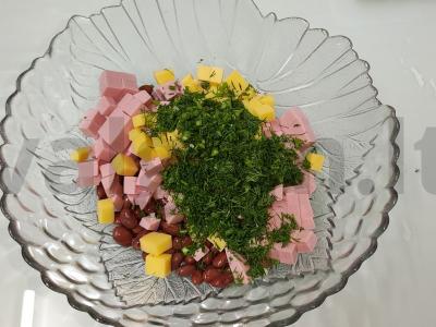 Aštrus salotas su raudonaisiais pupelėmis, kumpiu ir sausainiais Žingsnis 4