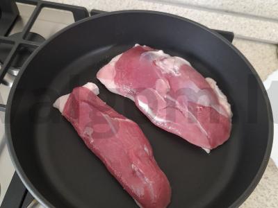 Anties krūtinėlė su uogų padažu Žingsnis 2