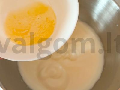 Biskvitinis tortas su kriaušių sluoksniu Žingsnis 3