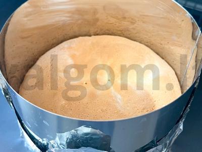 Biskvitinis tortas su kriaušių sluoksniu Žingsnis 5