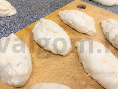 Namų pyragėliai su svogūnais ir kiaušiniais Žingsnis 2