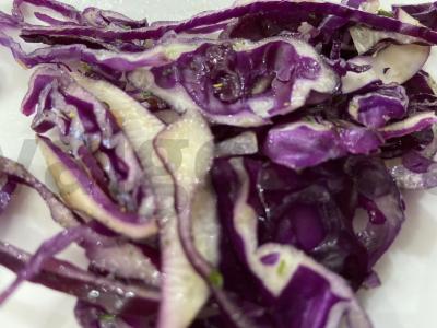 „Violetinis“ kopūstų salotas su alyvuogėmis Žingsnis 1