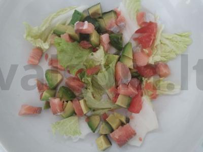 Salotos su persimonu ir silpniai sūdyta upėtakiu Žingsnis 5