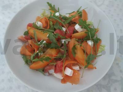 Salotos su persimonu ir silpniai sūdyta upėtakiu Žingsnis 6