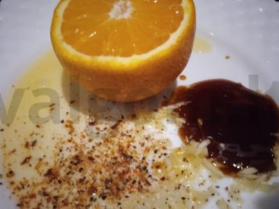 Kepti kiaulienos šonkauliukai apelsinų marinate su bulvytėmis Žingsnis 1