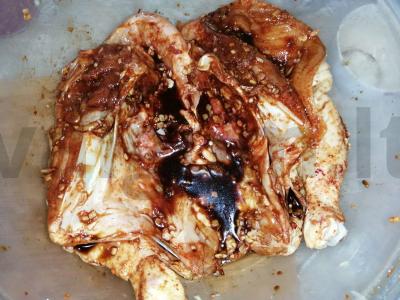 Švelnus vištienos tabakas su česnaku ir sojų padažu Žingsnis 3