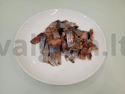 Silkės užkandis su marinuotais svogūnais ir grūdėta garstyčia Žingsnis 3