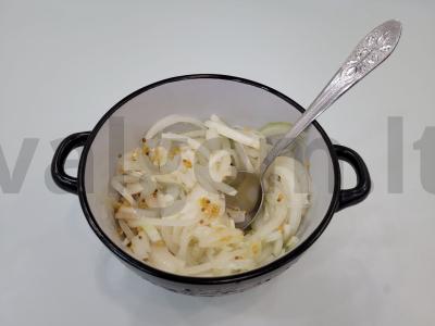 Silkės užkandis su marinuotais svogūnais ir grūdėta garstyčia Žingsnis 4