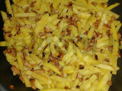 Keptas bulves su voveraitėmis pagrindine nuotrauka