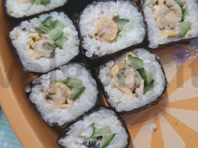 Ritinis su midijomis česnako-grietinėlės padaže pagrindine nuotrauka