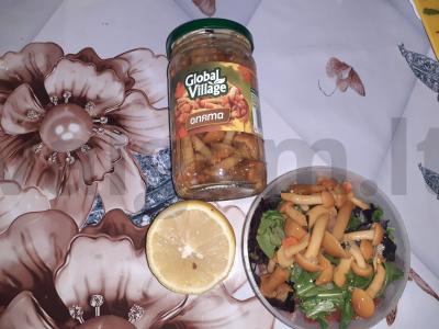 Daržovių salotas su baziliku, rukola ir marinuotais pievagrybiais Žingsnis 3