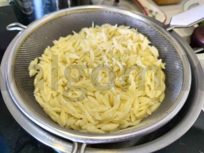 Orzo makaronai su žaliąja pupelių Žingsnis 1
