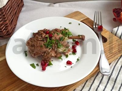 Aštrus triušis su granatais pagrindine nuotrauka