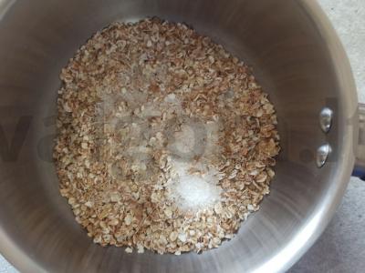 Grūdų košė su cukatais Žingsnis 1