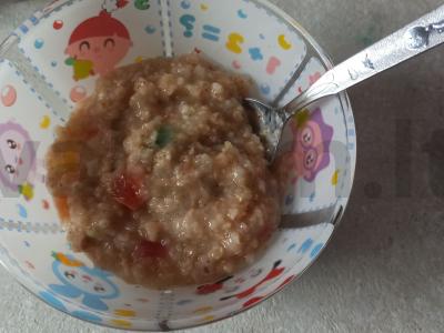 Grūdų košė su cukatais pagrindine nuotrauka