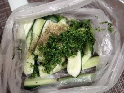 Marinuoti agurkai maišelyje Žingsnis 3