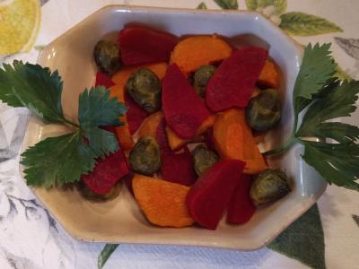 Salotos su batatu, burokėliais ir Briuselio kopūstais Žingsnis 3