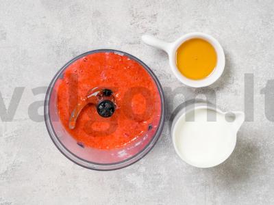 Braškinių kokteilis su kefyru Žingsnis 1