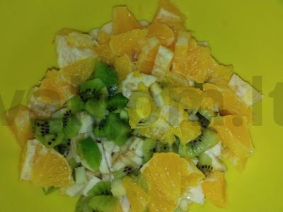 Salotas „Vaisių malonumas“ su jogurtu Žingsnis 4