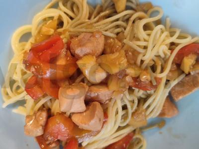 Vištiena su daržovėmis terijaki padaže pagrindine nuotrauka