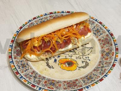 Karštas šuo su morkomis pagal korėjietišką receptą ir garstyčiomis pagrindine nuotrauka