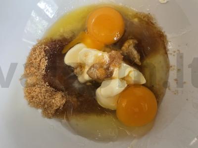 Kriaušių pyragas su ruduoju cukrumi Žingsnis 1