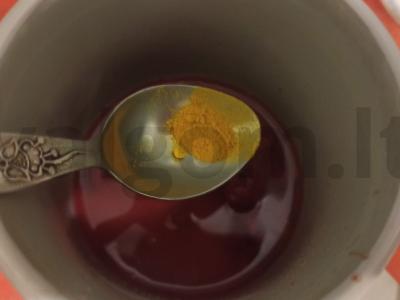 Aviečių ir raudonųjų serbentų gėrimas su ciberžole Žingsnis 1