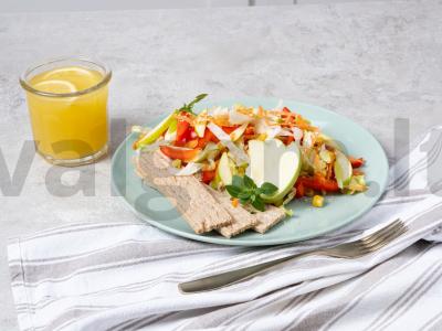 Vegetariškas salotas su kukurūzais pagrindine nuotrauka