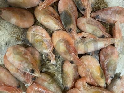 Krevetėmis ir lašiša pagaminta salotos Žingsnis 1