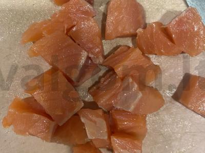 Krevetėmis ir lašiša pagaminta salotos Žingsnis 3