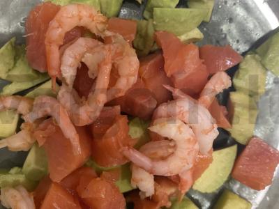 Krevetėmis ir lašiša pagaminta salotos Žingsnis 4