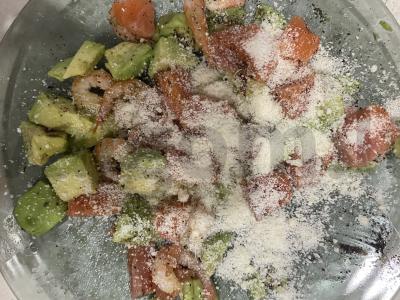 Krevetėmis ir lašiša pagaminta salotos Žingsnis 6