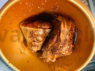 Aštrus kiaulienos kulnas su garstyčiomis Žingsnis 4