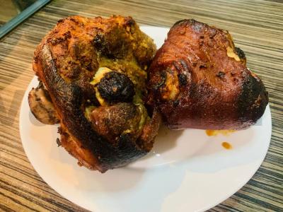 Aštrus kiaulienos kulnas su garstyčiomis pagrindine nuotrauka