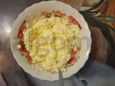 Sluoksniuotas salotas su mėsa ir sūriu Žingsnis 4