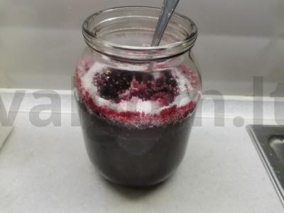 Juodųjų serbentų uogienė su cukrumi Žingsnis 4