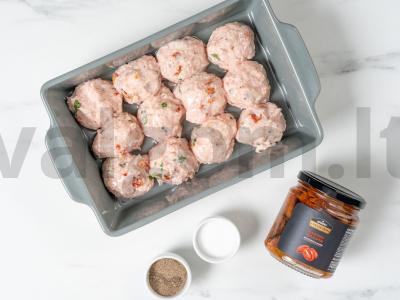 Vištienos meatball'ai su džiovintais pomidorais ir rikota Žingsnis 1