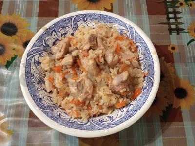 Ryžiai su vištiena ir paprika „A-la plovas“ pagrindine nuotrauka