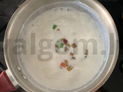 Pieninė ryžių košė su cukatais ir razinomis Žingsnis 3