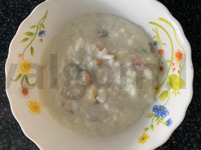 Pieninė ryžių košė su cukatais ir razinomis Žingsnis 4