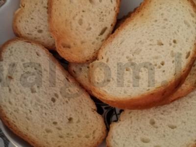 Sumuštiniai su šprotų konservais ant baltos duonos Žingsnis 1