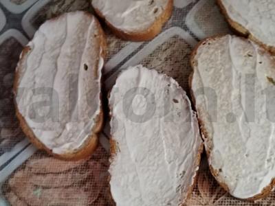 Sumuštiniai su šprotų konservais ant baltos duonos Žingsnis 2